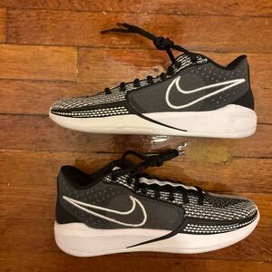 Nike women’s Sabrina 1 basketball Athletic Sneakers size 7